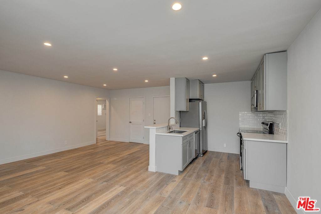 314 Oxford Avenue - Photo 1