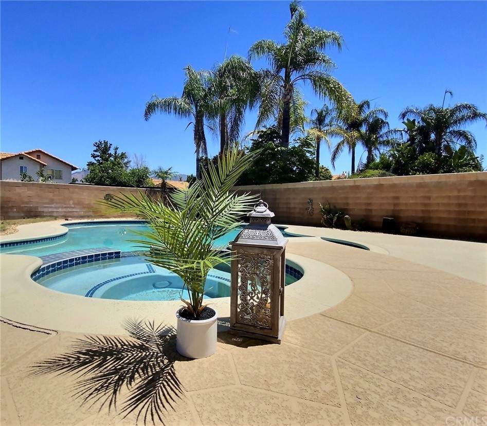 1501 Canterbury Circle - Photo 1
