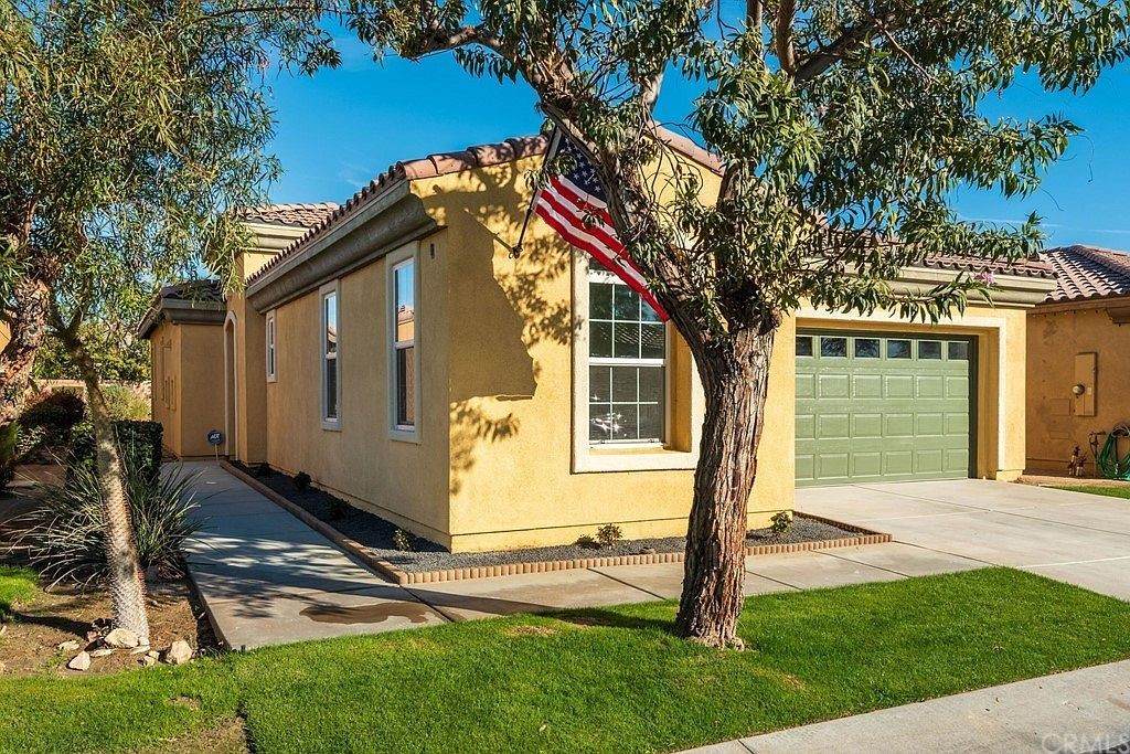 82286 Travolta Avenue - Photo 1