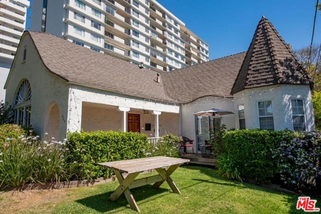 804 Doheny Drive - Photo 1