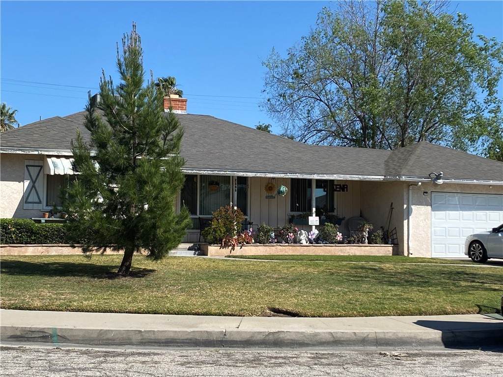 2555 Alameda Avenue - Photo 1