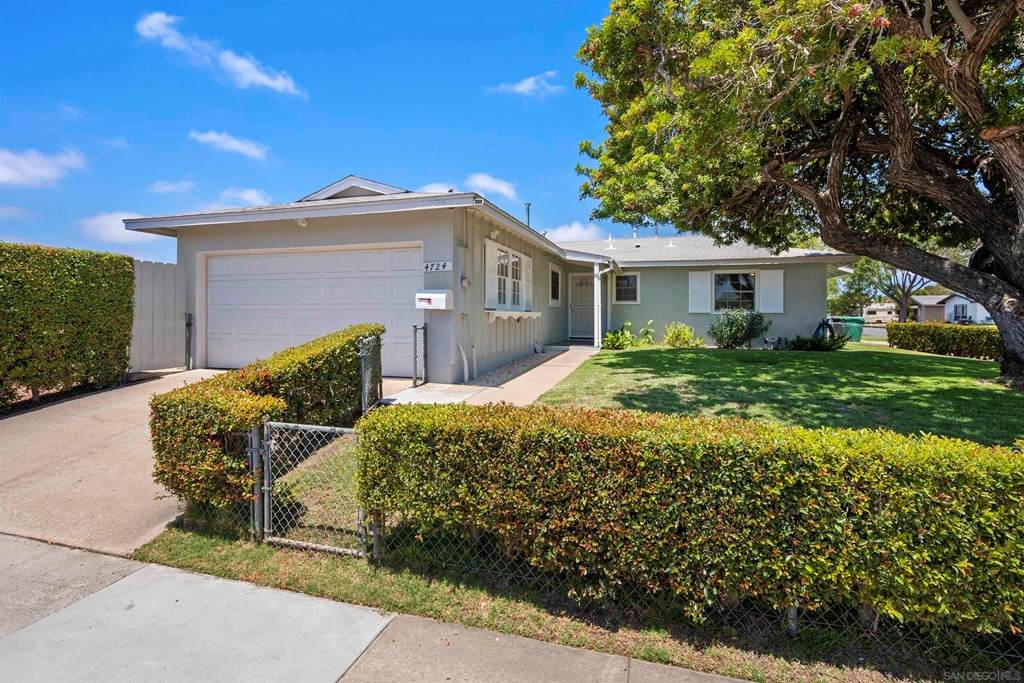 4724 Hidalgo Ave - Photo 1
