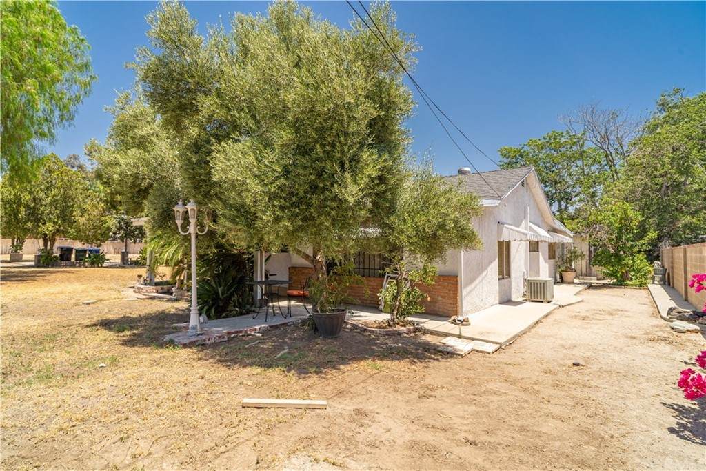 2455 N Macy St - Photo 1