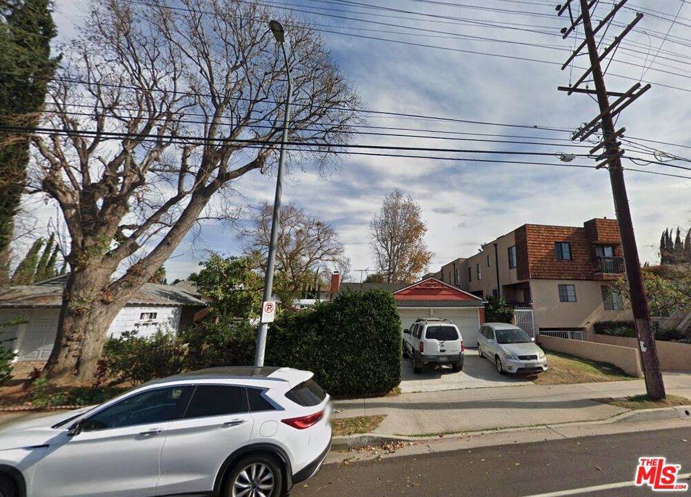 5116 Kester Avenue - Photo 1