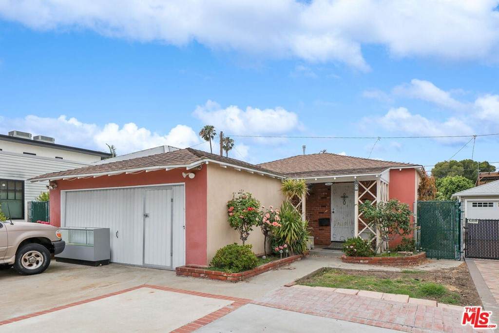 3633 Greenwood Avenue - Photo 1