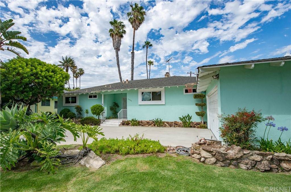 3224 Bentley Avenue - Photo 1