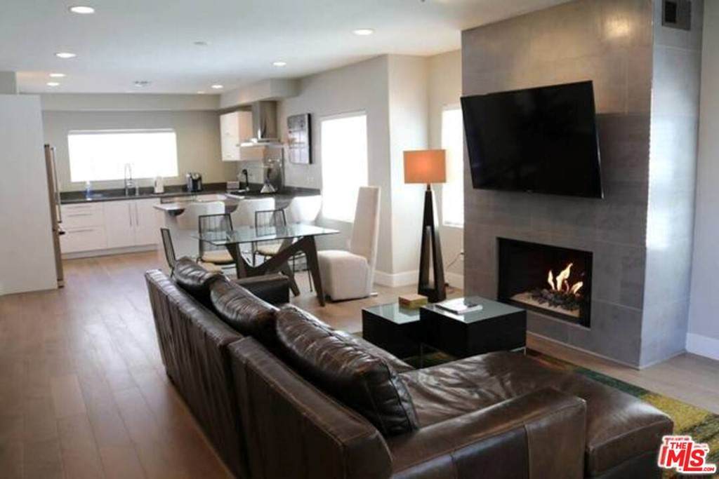 740 Superba Avenue - Photo 1