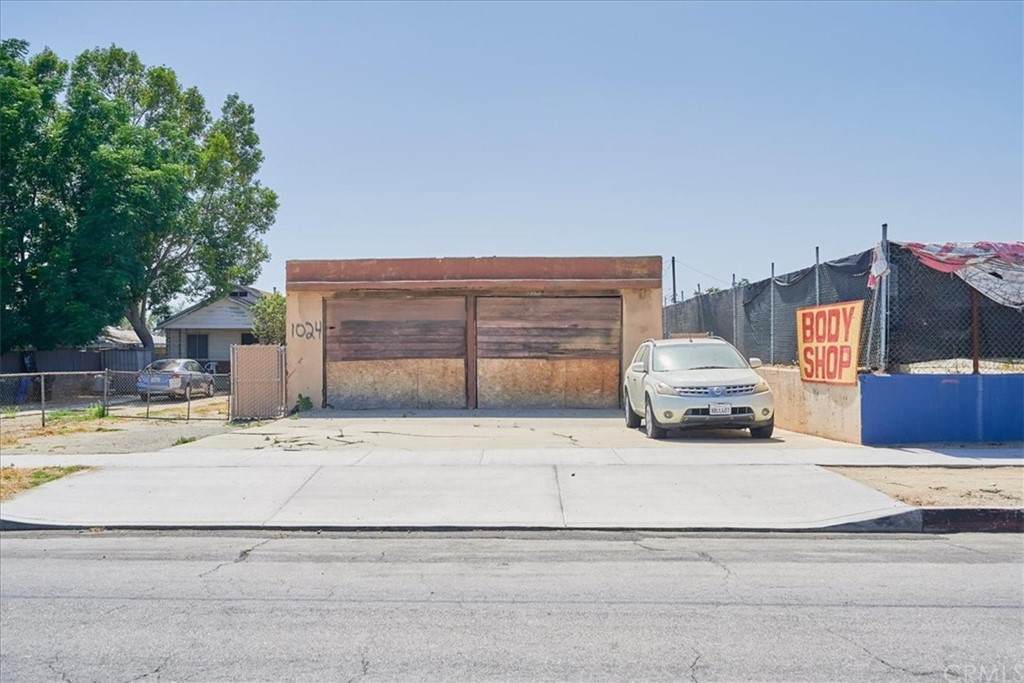1024 Campus Avenue - Photo 1