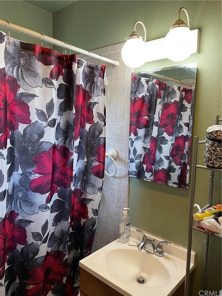 1596 Vine - Photo 1