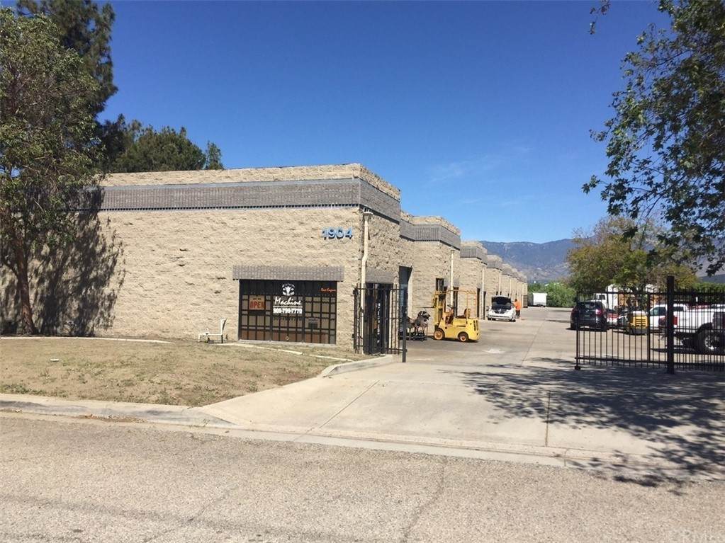 1920 Riverview Drive - Photo 1