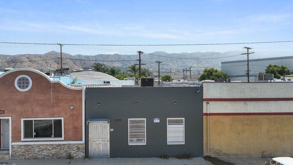 3210 San Fernando Boulevard - Photo 1