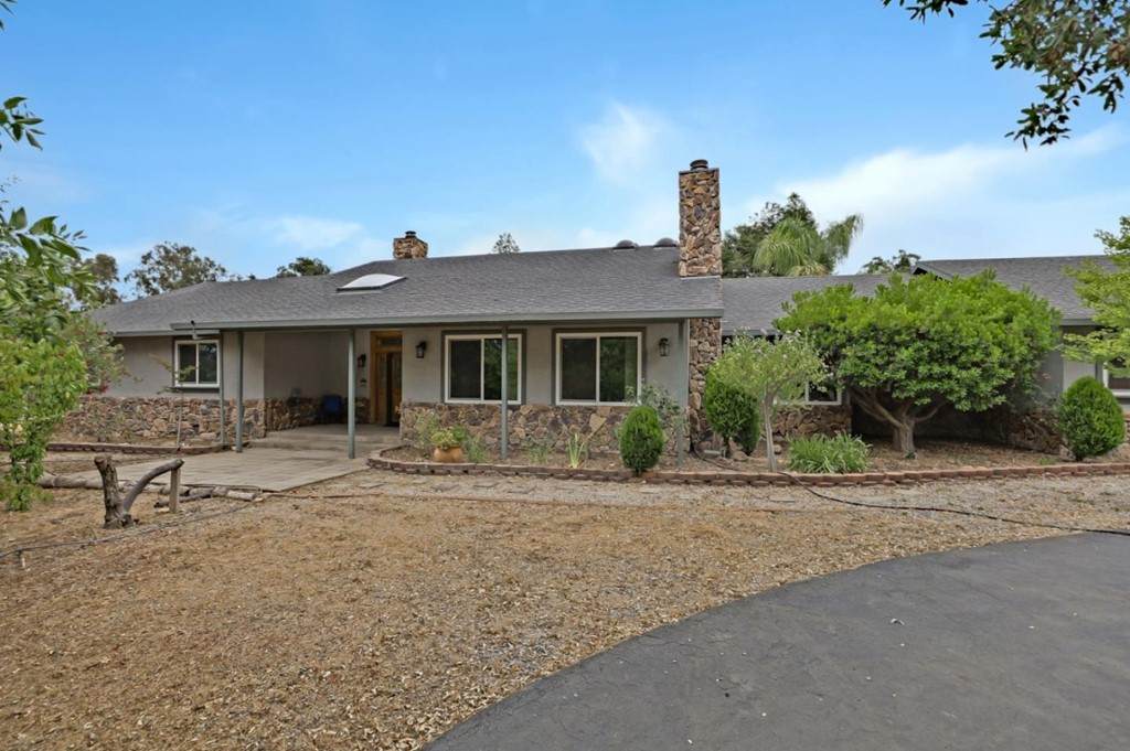 5465 Pleasant Oaks Road - Photo 1