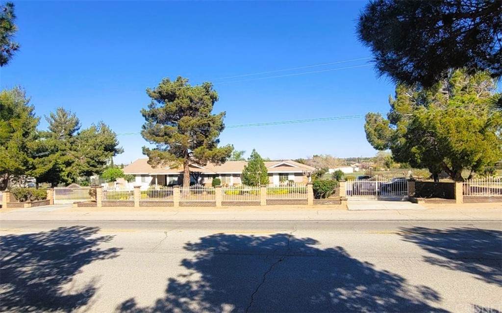40942 45th Street - Photo 1