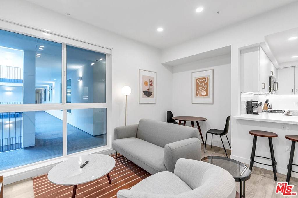 660 Oxford Avenue - Photo 1