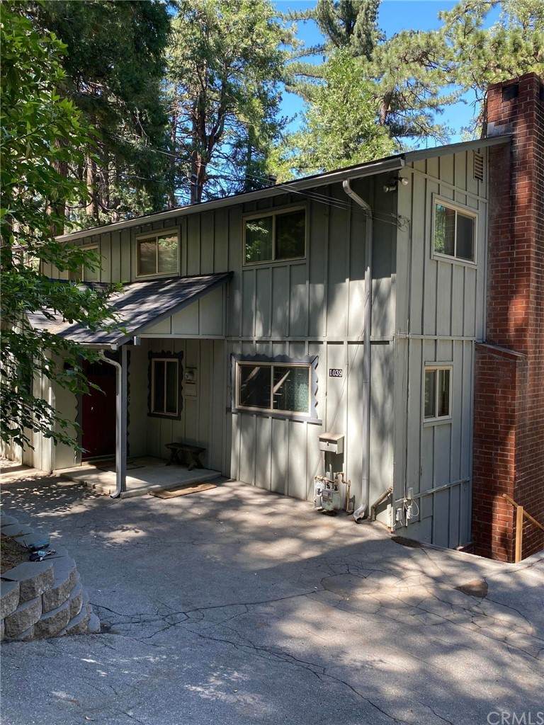 1039 Mars Way - Photo 1