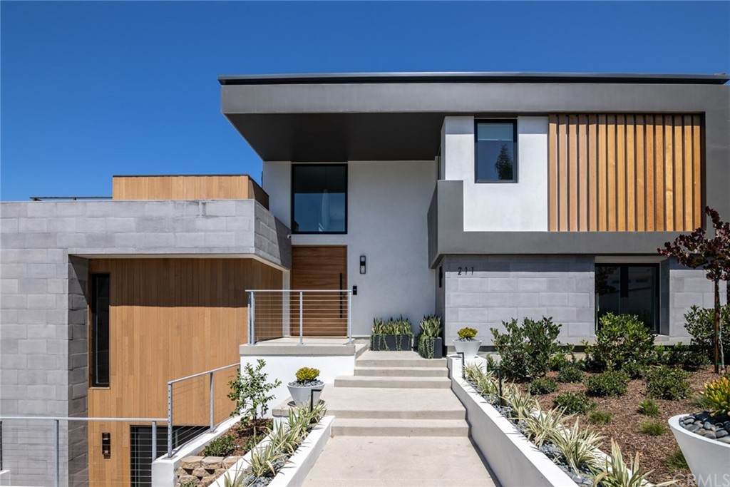 211 Tustin Avenue - Photo 1