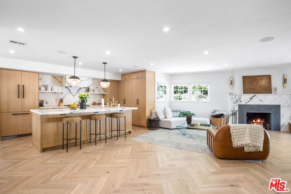 1570 Queens Road - Photo 1