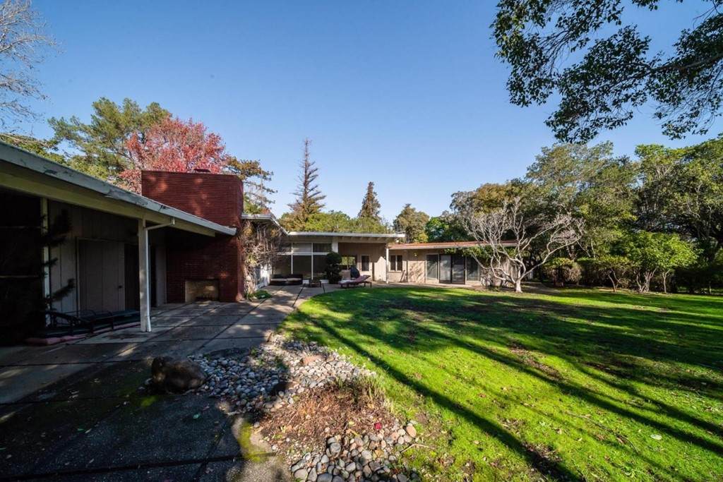 210 Uplands Drive - Photo 1