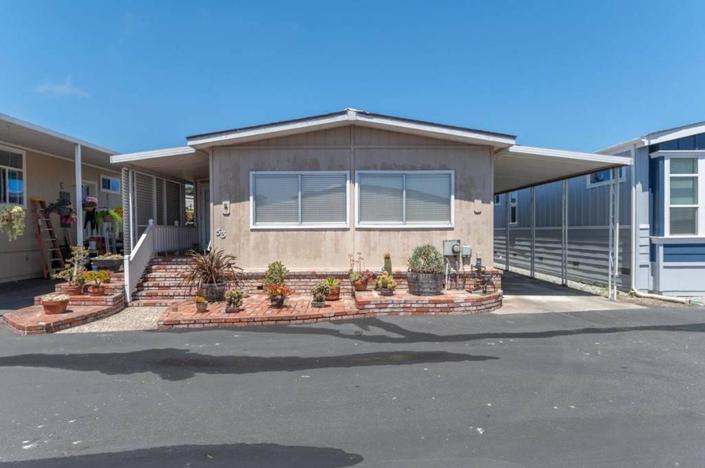 700 Briggs - Photo 1