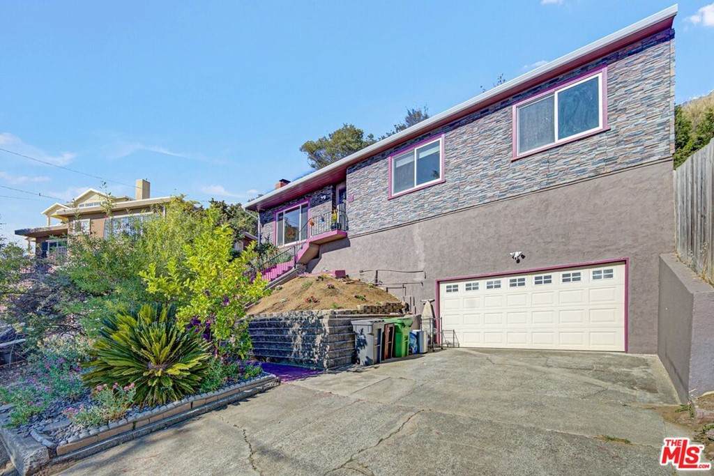 8622 Thermal Street - Photo 1