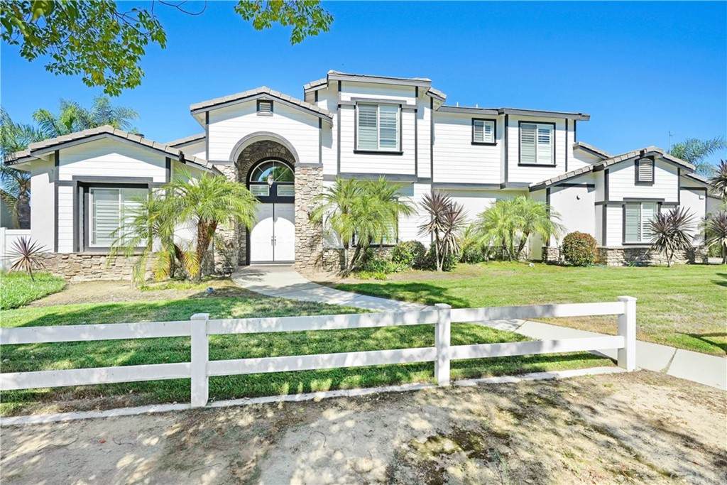 1850 Almond Avenue - Photo 1