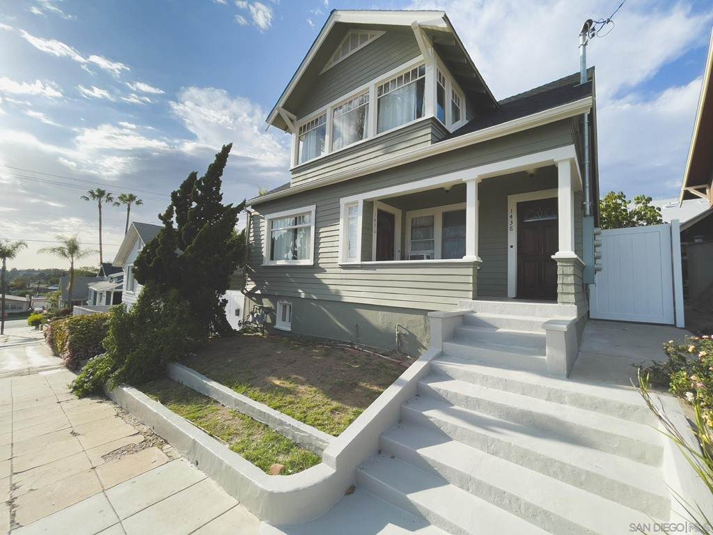 1436 38 Van Buren - Photo 1