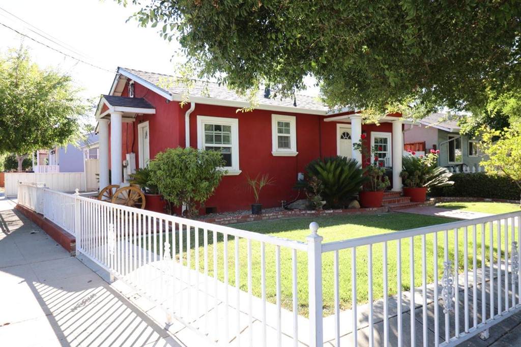 1461 Sanborn Avenue - Photo 1