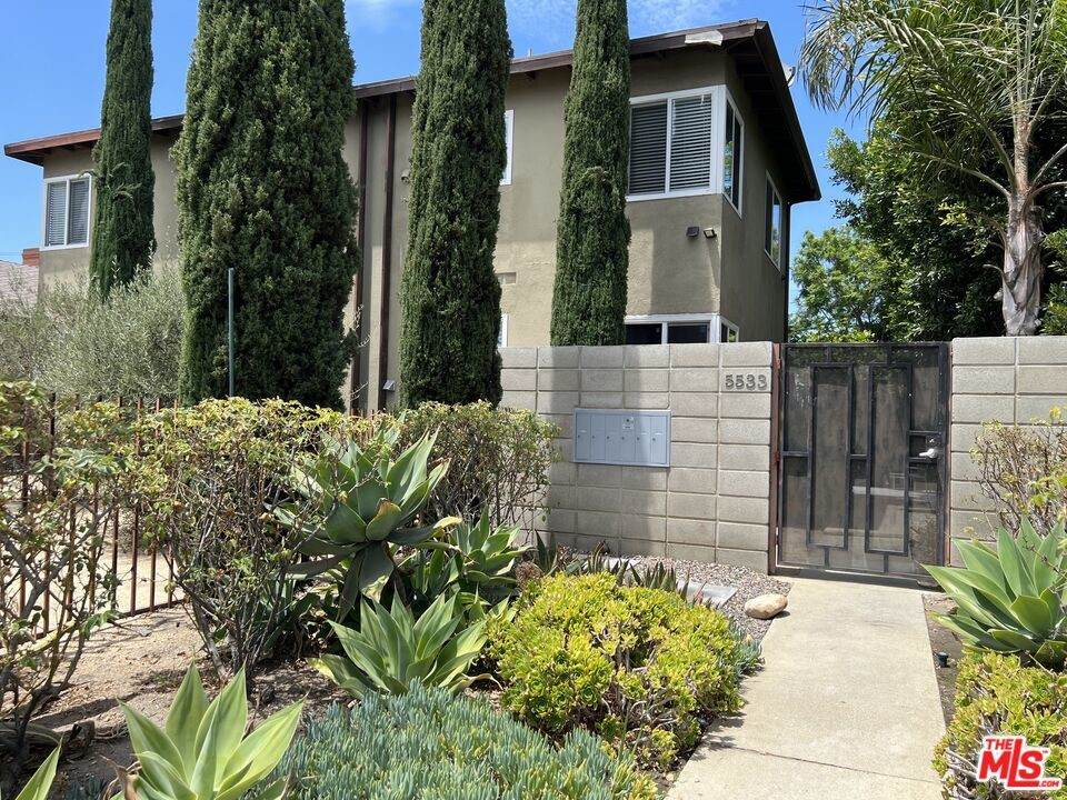 5533 Jefferson Boulevard - Photo 1