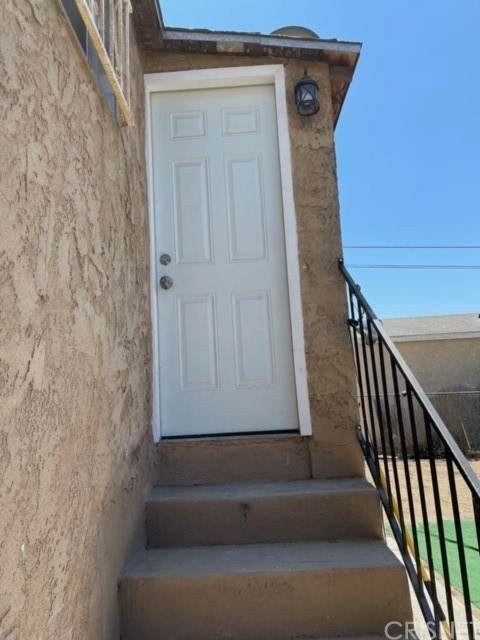 525 Soto Street - Photo 1