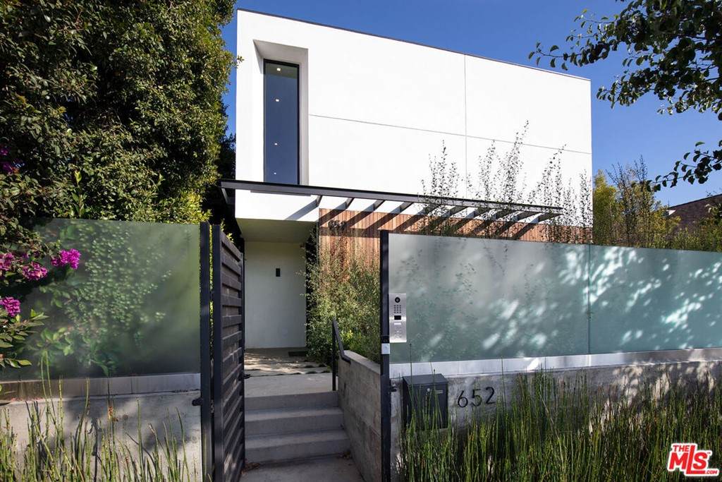 652 Broadway Street - Photo 1
