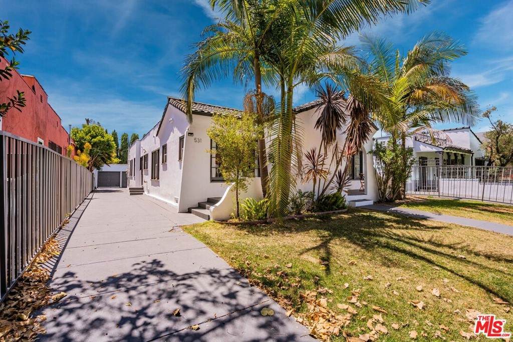 531 Poinsettia Place - Photo 1