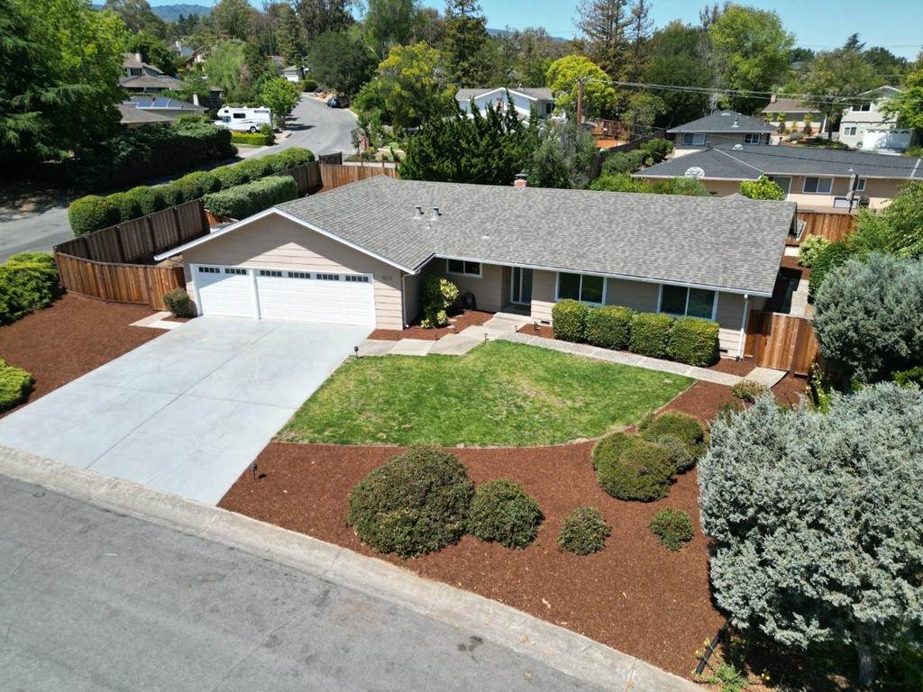 1525 Vineyard Drive - Photo 1