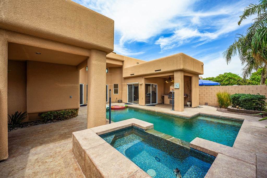78575 Sagebrush Avenue - Photo 1