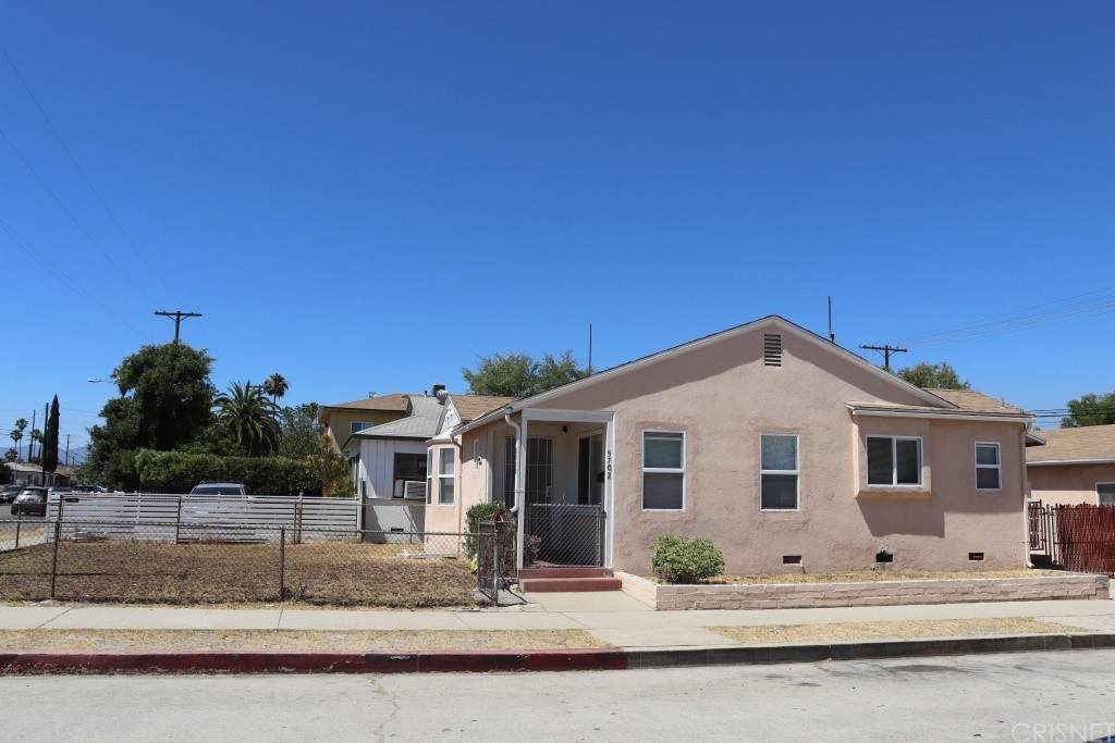 5702 Vineland Avenue - Photo 1