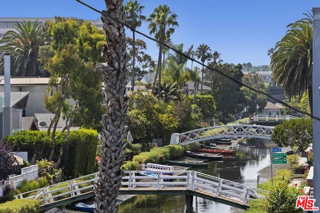 460 S Venice - Photo 1