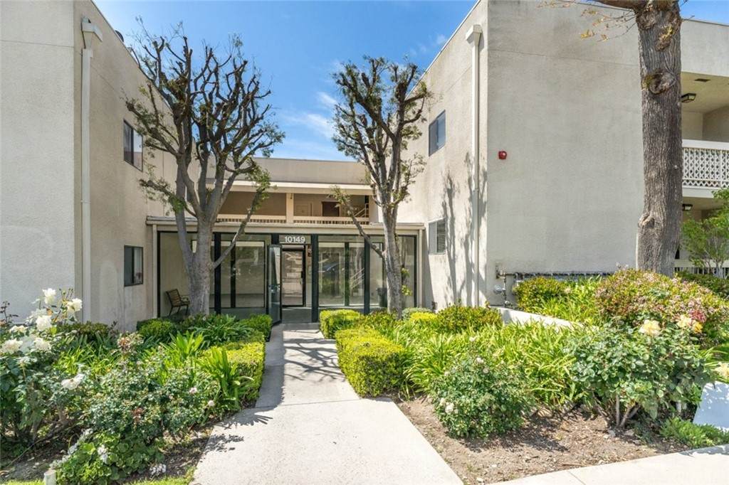 10149 Commerce Avenue - Photo 1