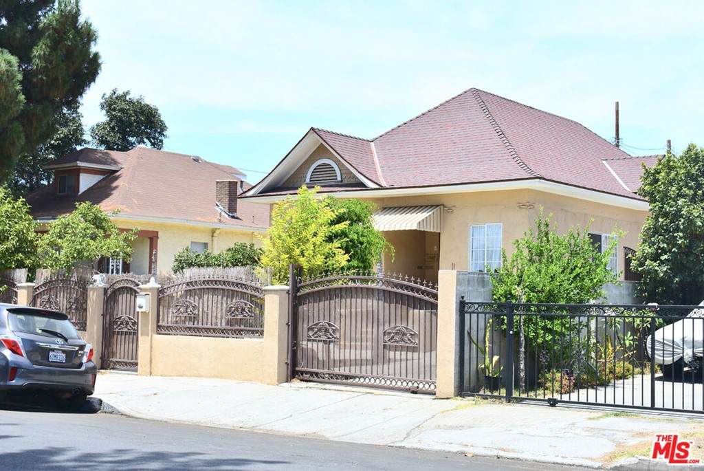 1387 30th Street - Photo 1
