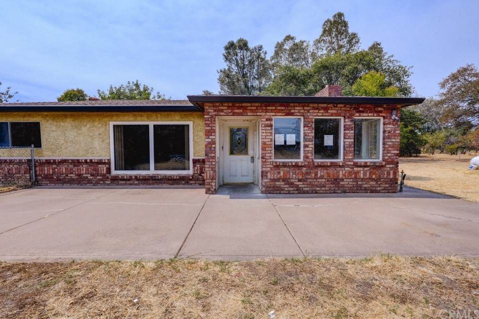 8315 Sherwood Boulevard - Photo 1