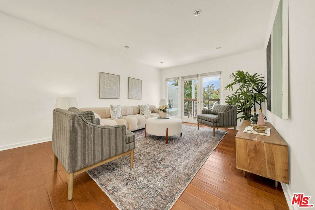 330 Barrington Avenue - Photo 1