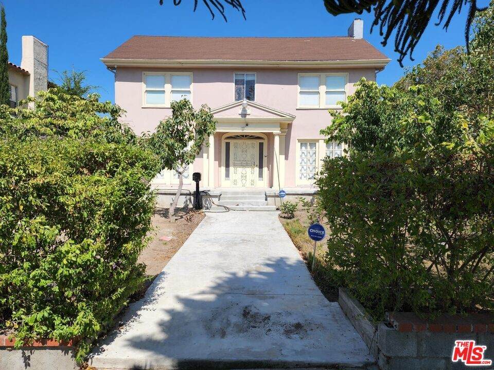 901 Bronson Avenue - Photo 1