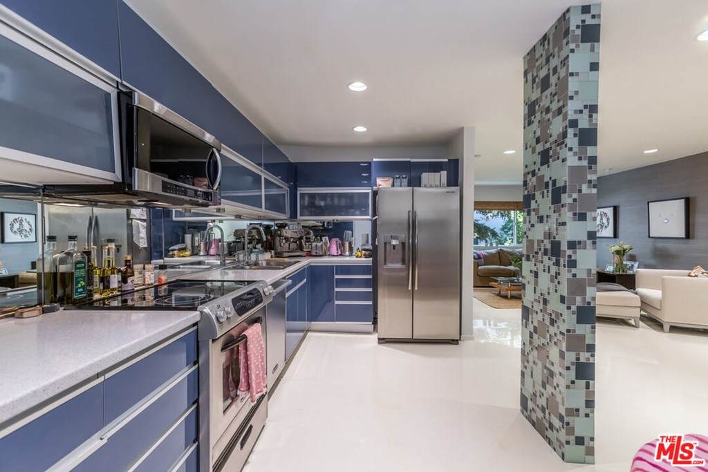 1015 Kings Road - Photo 1