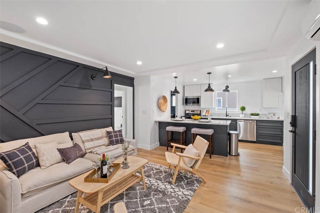 373 Victoria Street - Photo 1