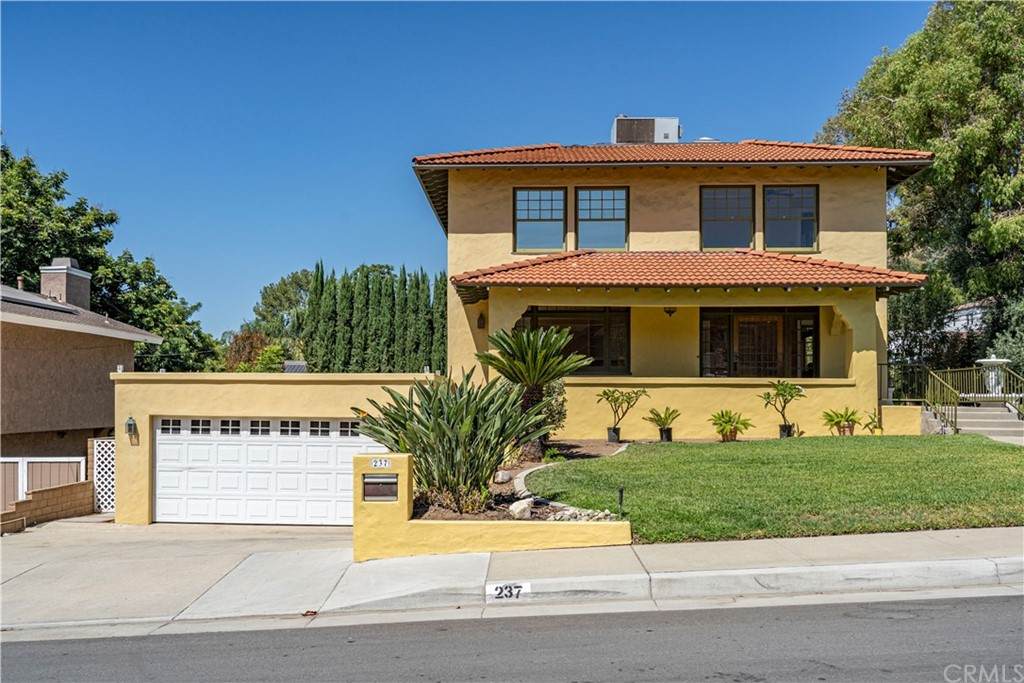 237 El Nido Avenue - Photo 1