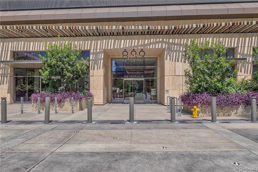 889 Francisco Street - Photo 1