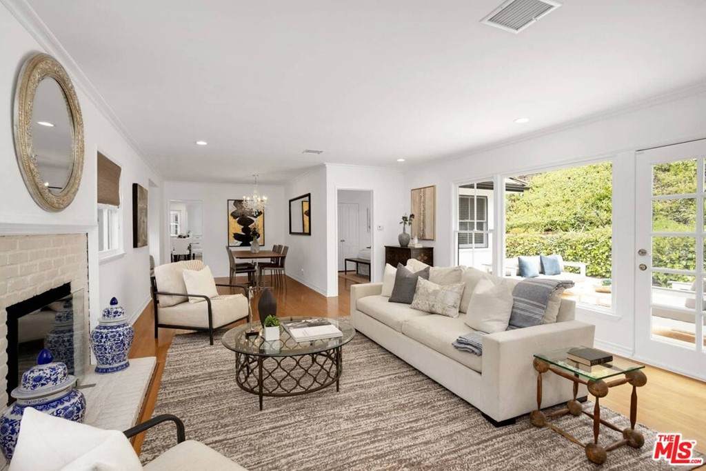 1048 Roscomare Road - Photo 1