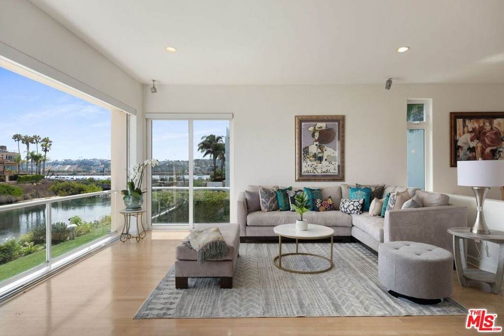 5410 Pacific Avenue - Photo 1