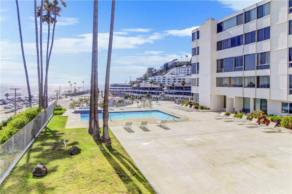 17366 Sunset Boulevard - Photo 1