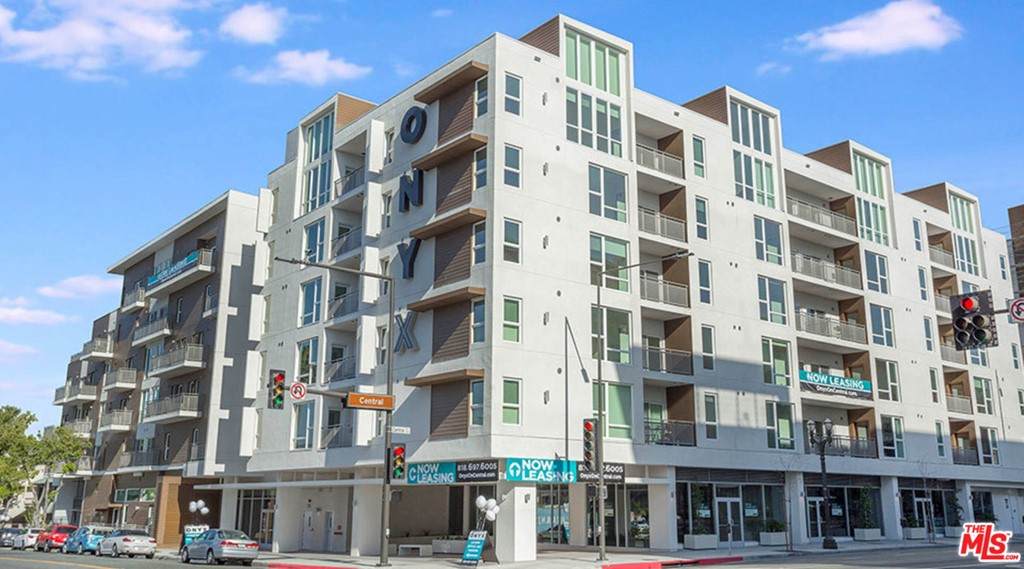 313 California Avenue - Photo 1