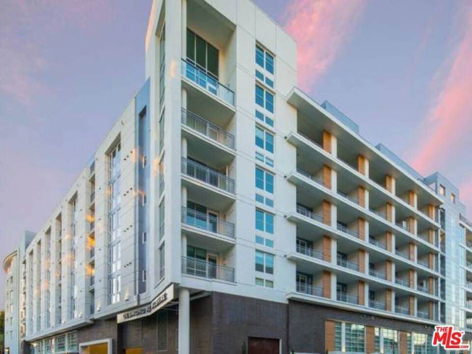 5520 Wilshire Boulevard - Photo 1