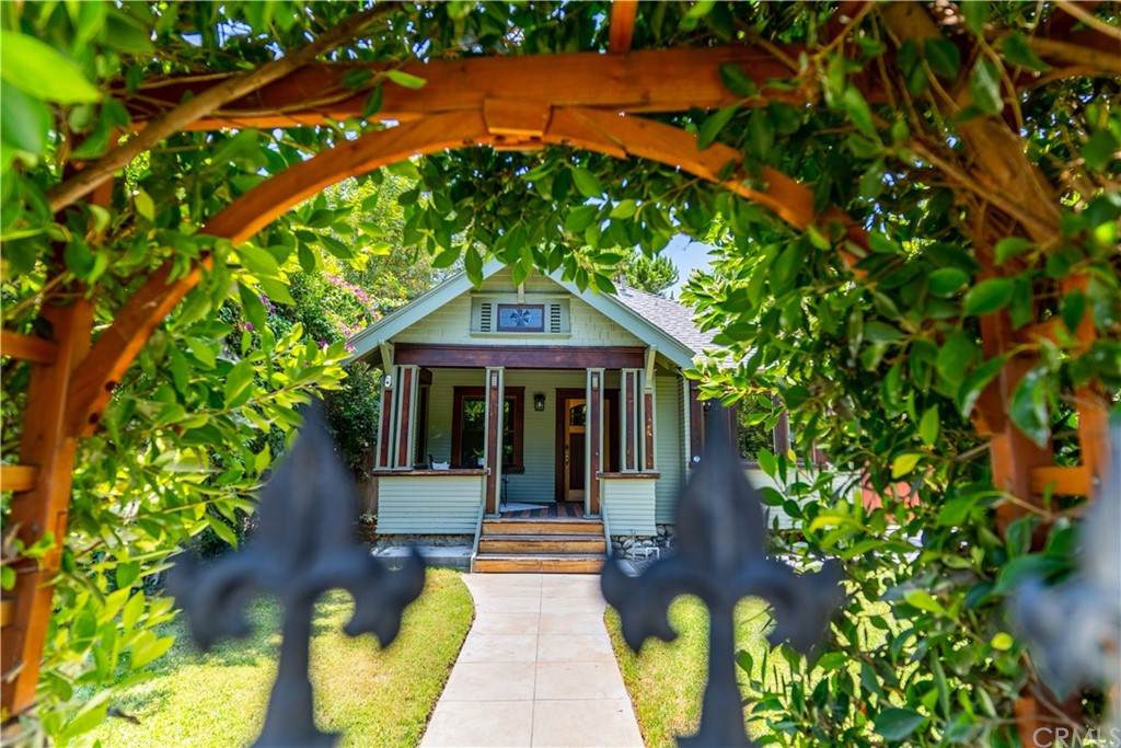1355 Gordon Street - Photo 1